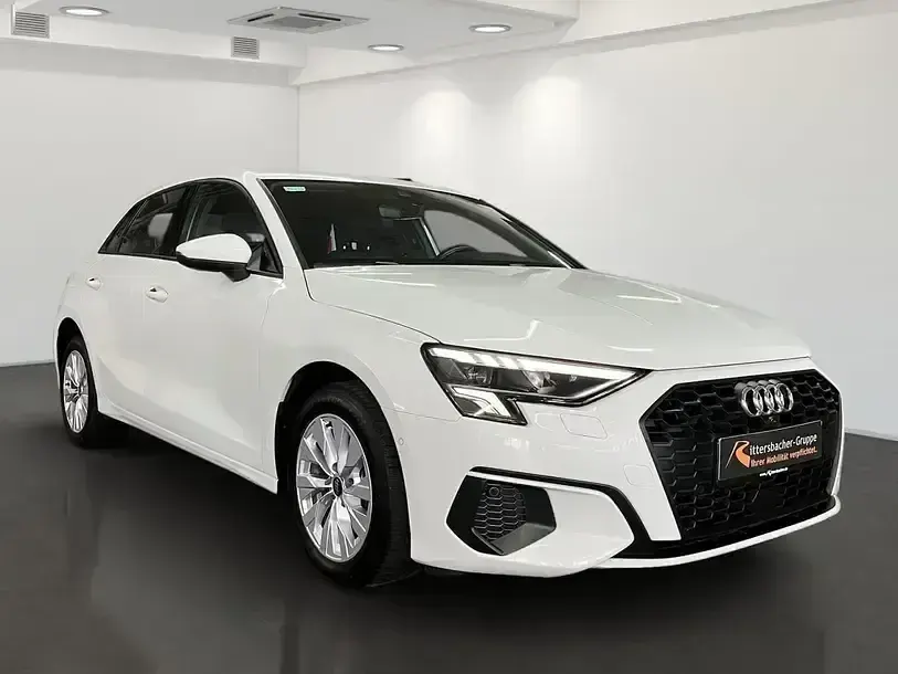 Gebraucht Audi A3 Sportback e-tron Comfort 204 PS (150 kW) 2023 Weiss Kleinwagen