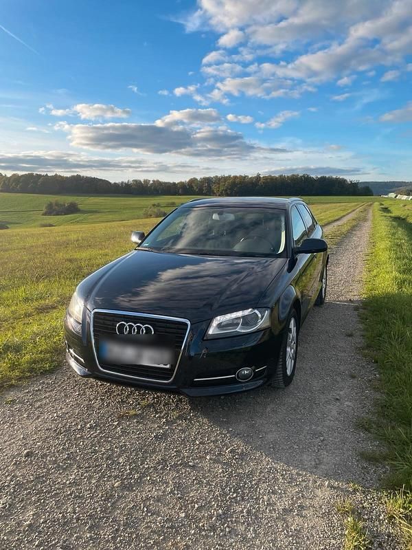 Blau Gebraucht 2011 Audi A3 Sportback Kombi | 6.400 € (Guter Preis) - Bild 1/4