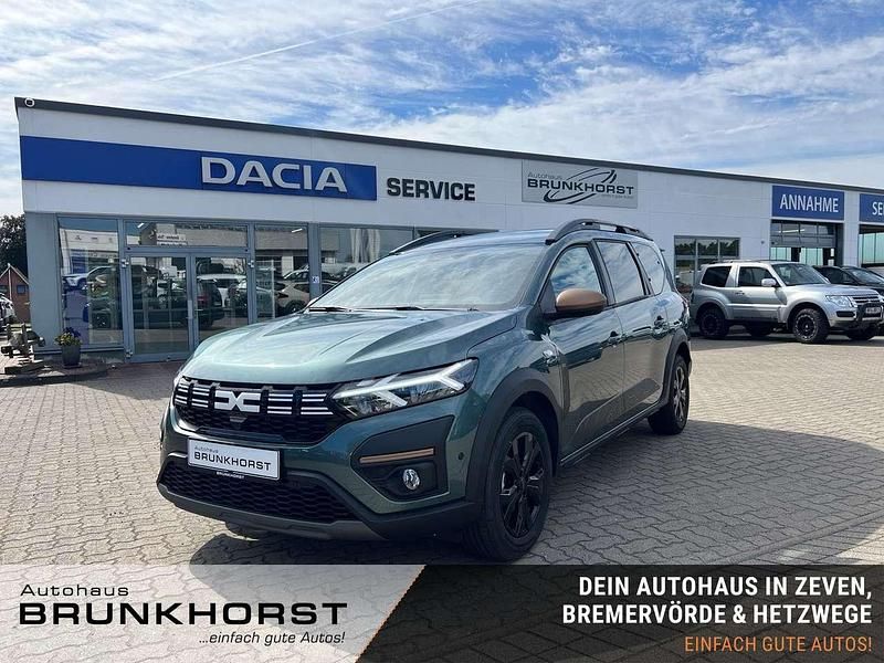 Grün (zedergrün) Neu 2025 Dacia Jogger Extreme Van / Kleinbus | 22.490 € (Fairer Preis) - Bild 1/3