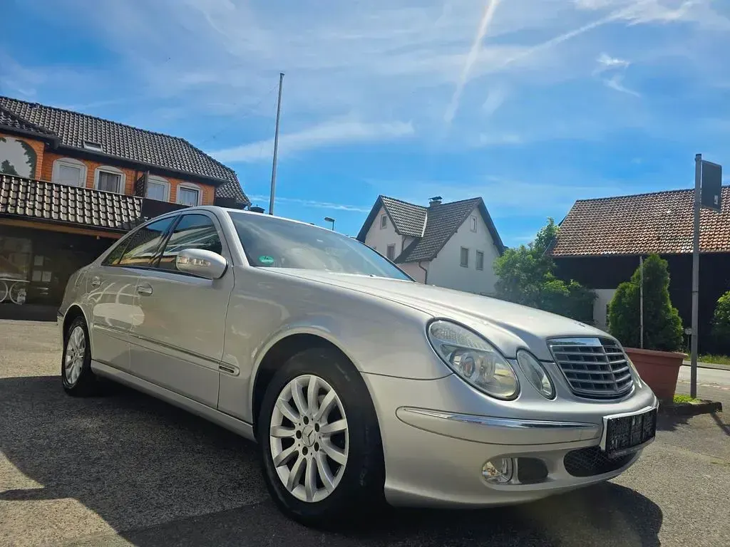 Gebraucht Mercedes E200 Elegance 163 PS (119 kW) 2003 Silber Limousine
