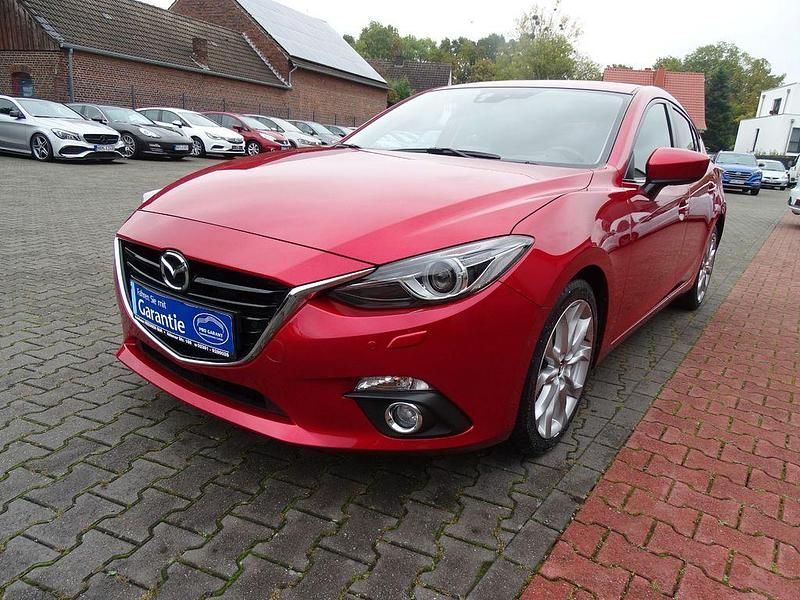 Rot Gebraucht 2015 Mazda 3 Sports-Line Limousine | 12.980 € (Fairer Preis) - Bild 1/4