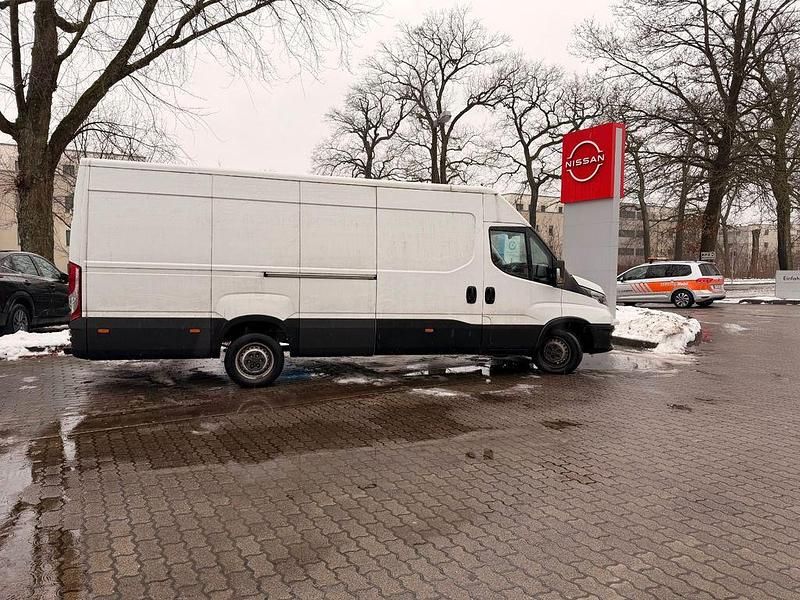 Gebraucht Iveco Daily 136 PS (100 kW) 2023 Weiß Limousine
