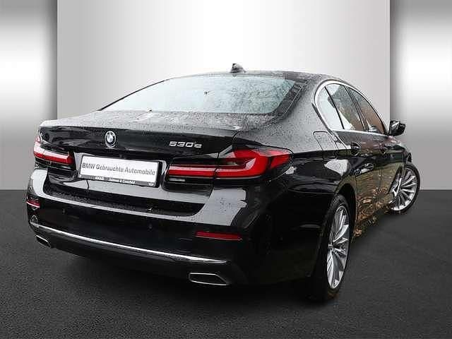 Gebraucht BMW 530e 292 PS (214 kW) 2023 Saphirschwarz metallic Limousine