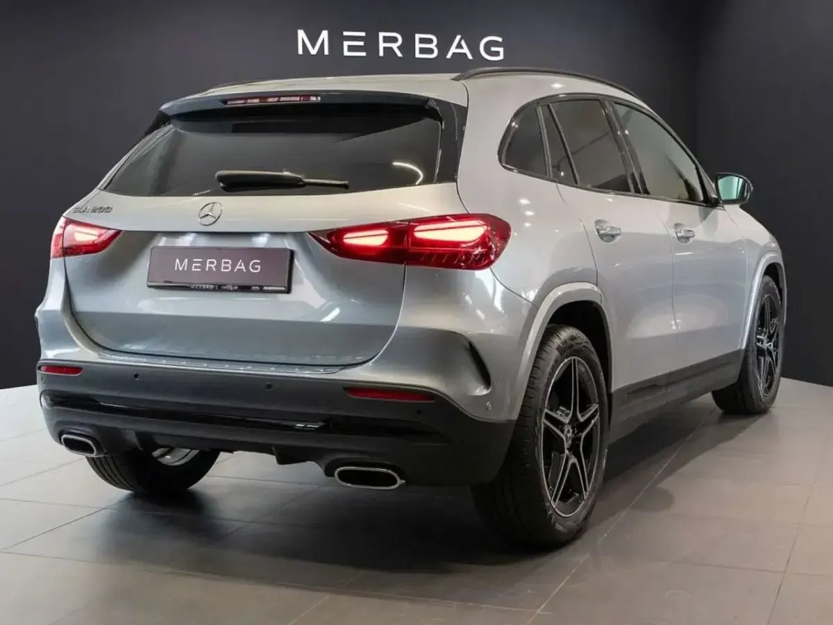 Gebraucht Mercedes GLA200 163 PS (119 kW) 2026 Metalliclack hightechsilber SUV