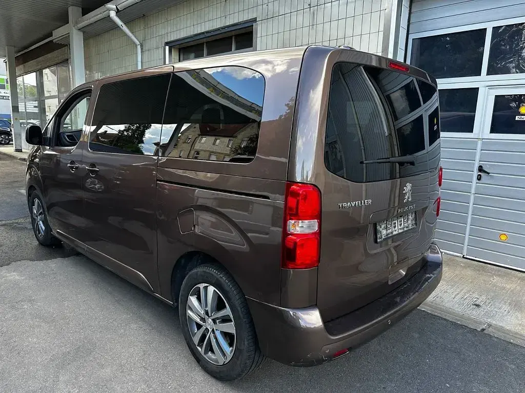 Gebraucht Peugeot Traveller Active 144 PS (105 kW) 2022 Braun Van / Kleinbus