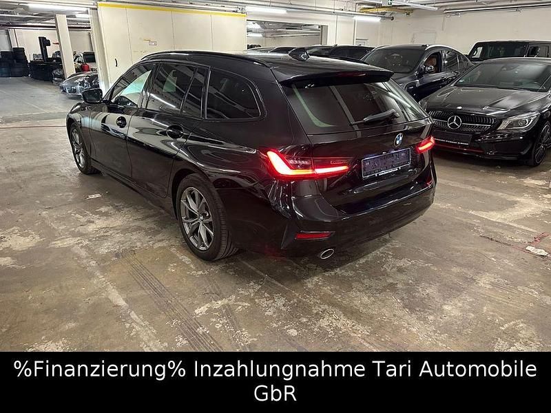 Schwarz Gebraucht 2022 BMW 318 Sport Line Kombi | 18.780 € (Fairer Preis) - Bild 1/4