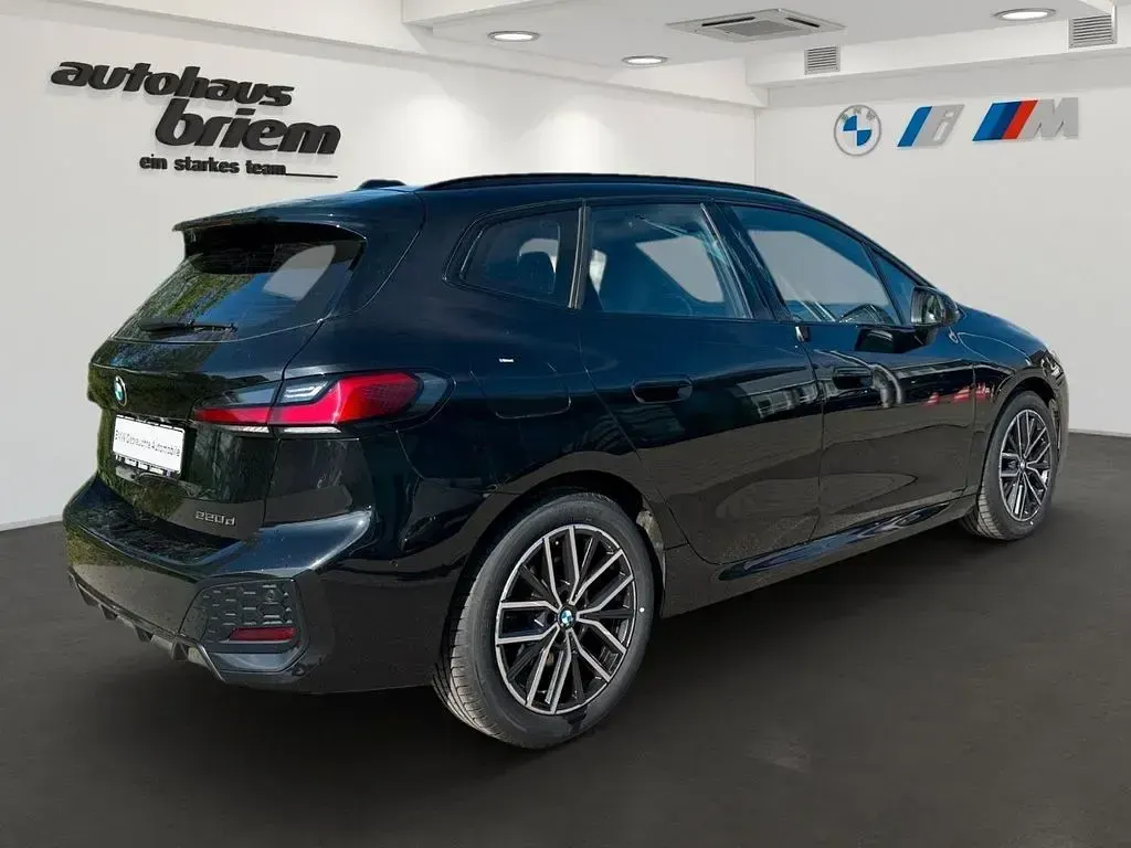 Gebraucht BMW 220 Active Tourer M Sport 163 PS (119 kW) 2025 Schwarz Van / Kleinbus