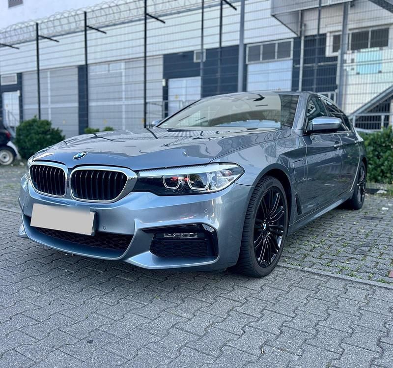 Grau Gebraucht 2020 BMW 530 M Sport Limousine | 20.900 € (Superpreis) - Bild 1/4