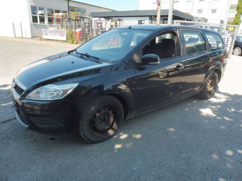 Schwarz Gebraucht 2010 Ford Focus Limousine | 1.600 € (Superpreis) - Bild 1/4
