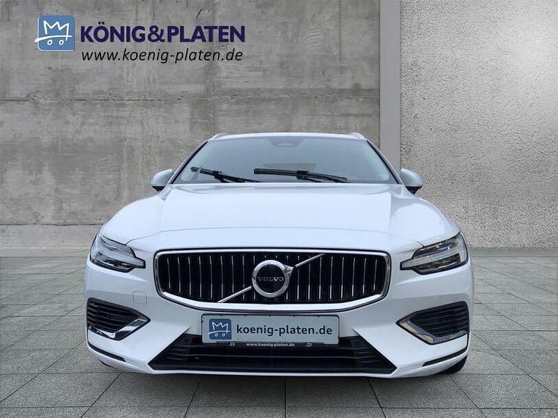 Gebraucht Volvo V60 Plus 253 PS (186 kW) 2022 Weiß Kombi