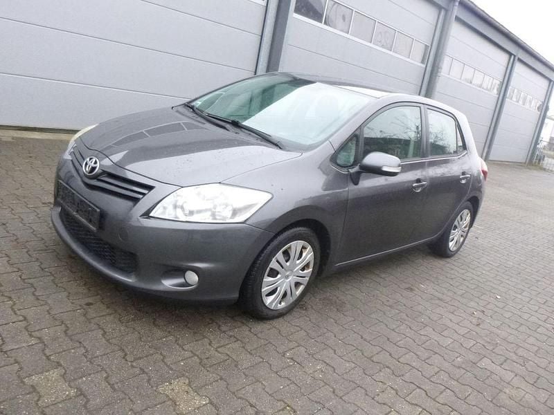 Grau Gebraucht 2010 Toyota Auris Life+ Limousine | 4.250 € (Guter Preis) - Bild 1/4