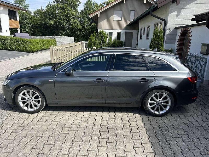 Grau Gebraucht 2018 Audi A4 Sport Kombi | 17.900 € (Fairer Preis) - Bild 1/4