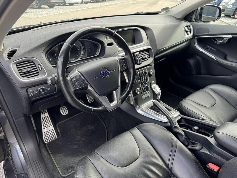 Gebraucht Volvo V40 Summum 177 PS (130 kW) 2014 Grau Limousine