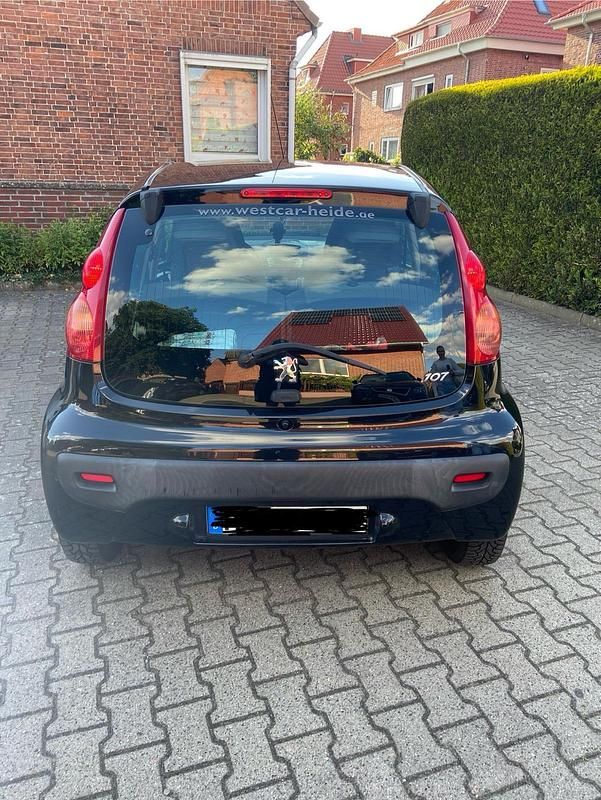 Gebraucht Peugeot 107 68 PS (50 kW) 2008 Schwarz Kleinwagen