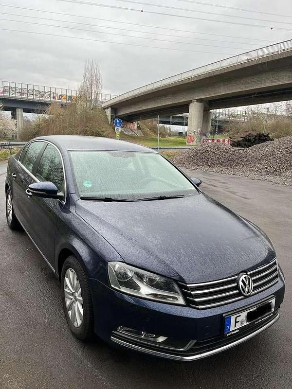 Blau Gebraucht 2012 VW Passat Comfortline Limousine | 9.000 € (Fairer Preis) - Bild 1/4