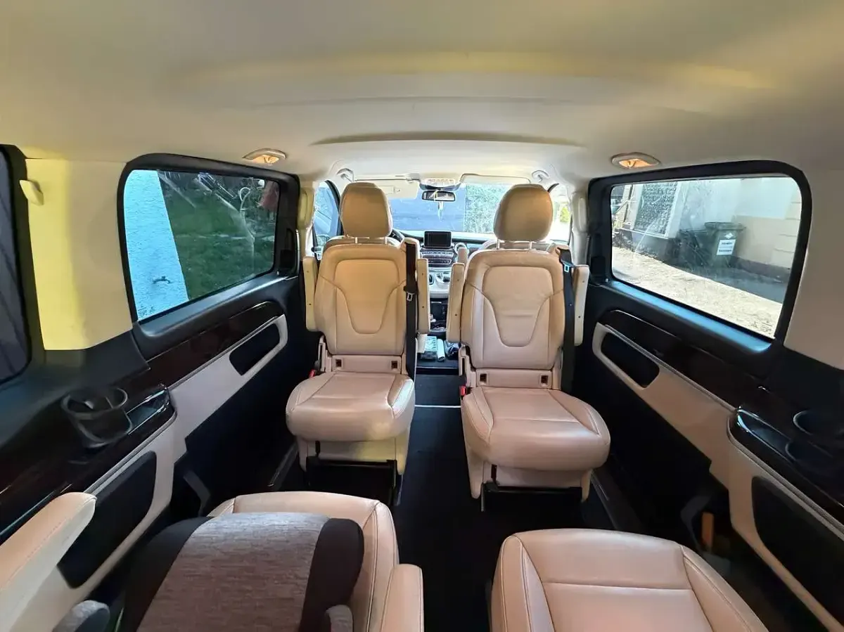 Gebraucht Mercedes V220 Avantgarde 163 PS (119 kW) 2016 Braun Van / Kleinbus