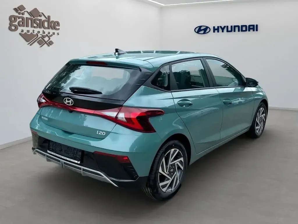 Neu Hyundai i20 Trend 90 PS (66 kW) 2026 Manreove green Kleinwagen