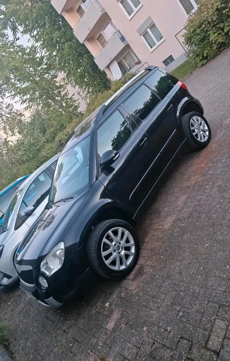 Używany Skoda Yeti 110 KM (80 kW) 2012 Czarny SUV