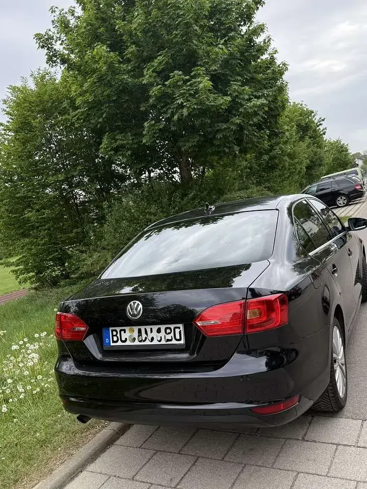 Używany VW Jetta Comfortline 105 KM (77 kW) 2012 Sedan/Limuzyna