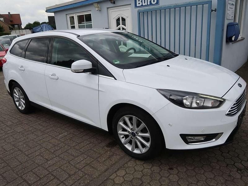 Gebraucht Ford Focus Titanium 125 PS (91 kW) 2017 Frostweiß Kombi