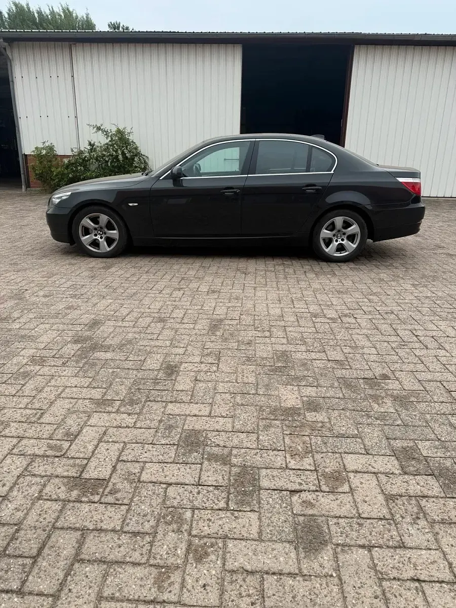 Gebraucht BMW 523 190 PS (139 kW) 2008 Schwarz Limousine