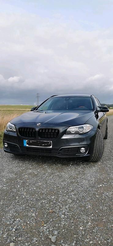 Grau Gebraucht 2016 BMW 520 Kombi | 19.600 € (Teuer) - Bild 1/4