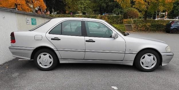 Gebraucht Mercedes C180 122 PS (89 kW) 2000 Grau Limousine