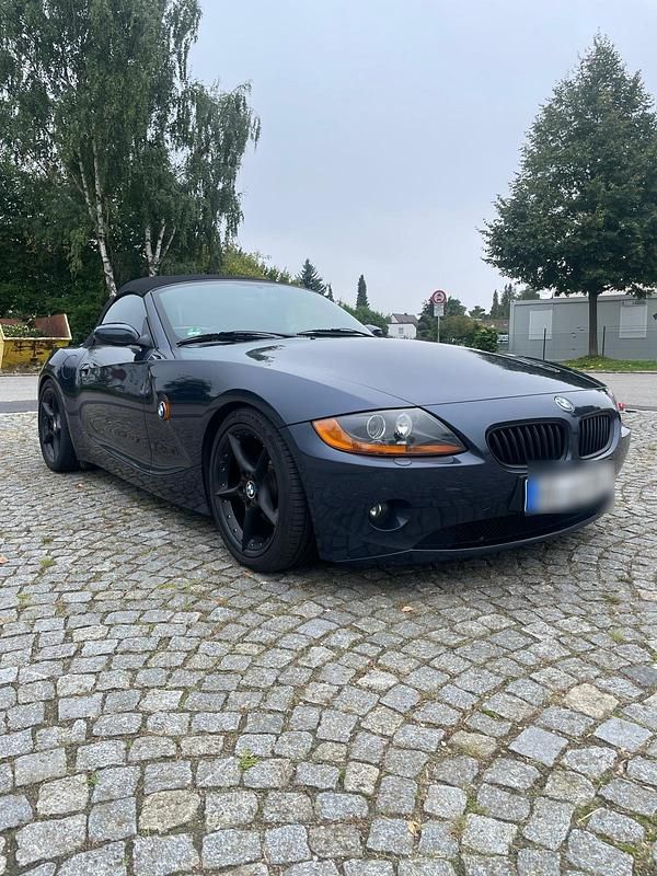 Blau Gebraucht 2004 BMW Z4 Cabrio | 12.500 € (Fairer Preis) - Bild 1/4