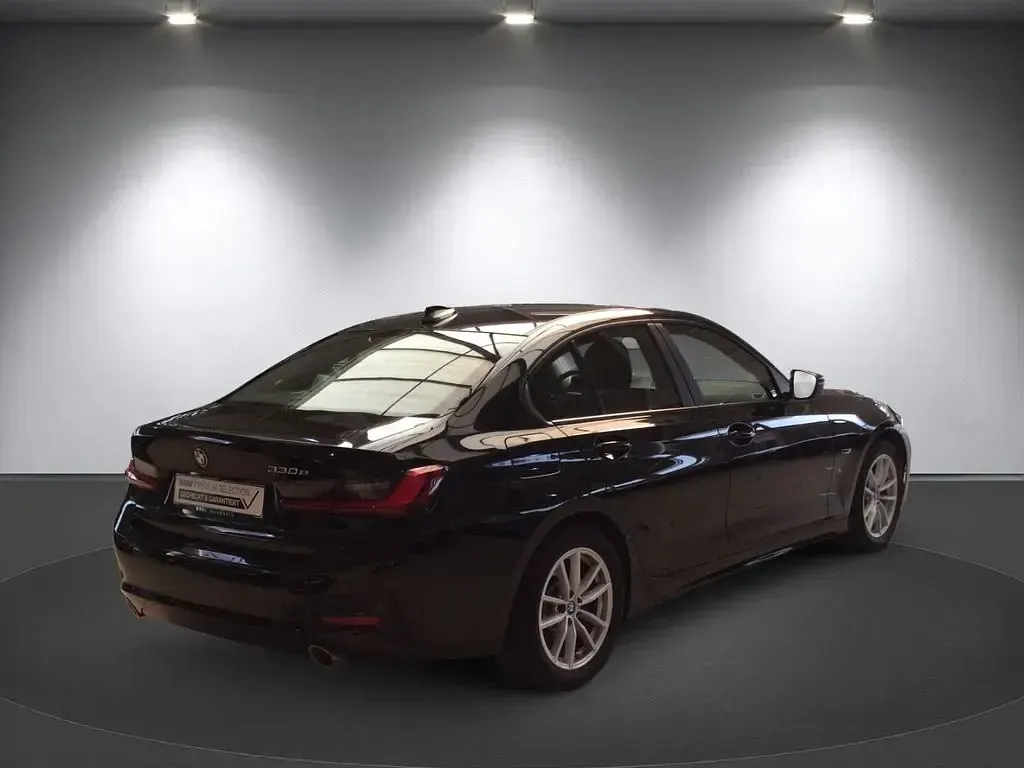 Gebraucht BMW 330e Advantage 292 PS (214 kW) 2021 Schwarz Limousine