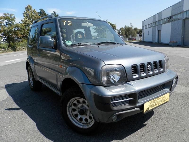 Grau Gebraucht 2005 Suzuki Jimny Club SUV | 7.990 € (Guter Preis) - Bild 1/4