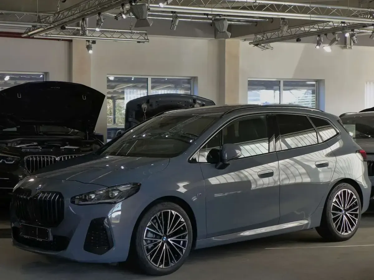 Gebraucht BMW 218 M Sport 136 PS (100 kW) 2024 Sparkling kupfer grau metallic Coupé