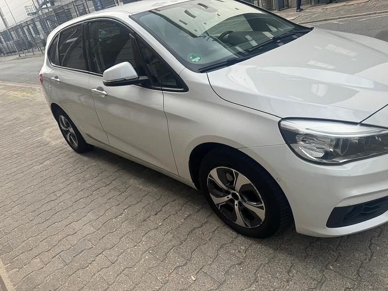 Gebraucht BMW 218 Comfort Edition 2016 Weiß Limousine