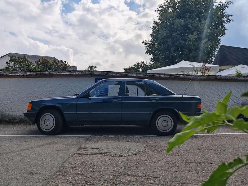 Gebraucht Mercedes 190 118 PS (86 kW) 1988 Blau Limousine