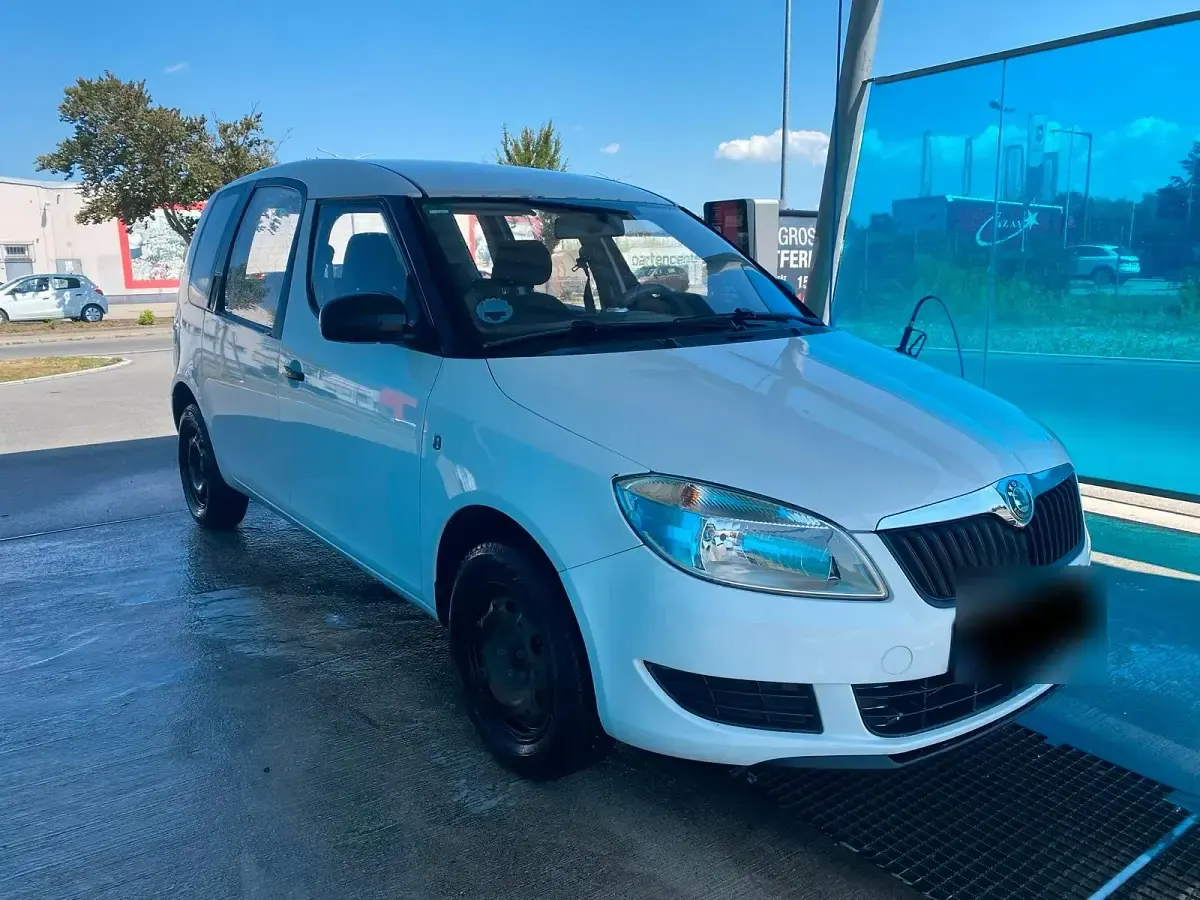 Gebraucht Skoda Roomster 86 PS (63 kW) 2012 Weiß Van / Kleinbus