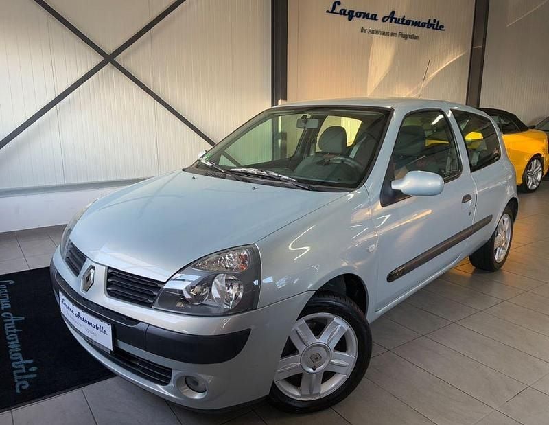 Gebraucht Renault Clio II 75 PS (55 kW) 2004 Silber Limousine