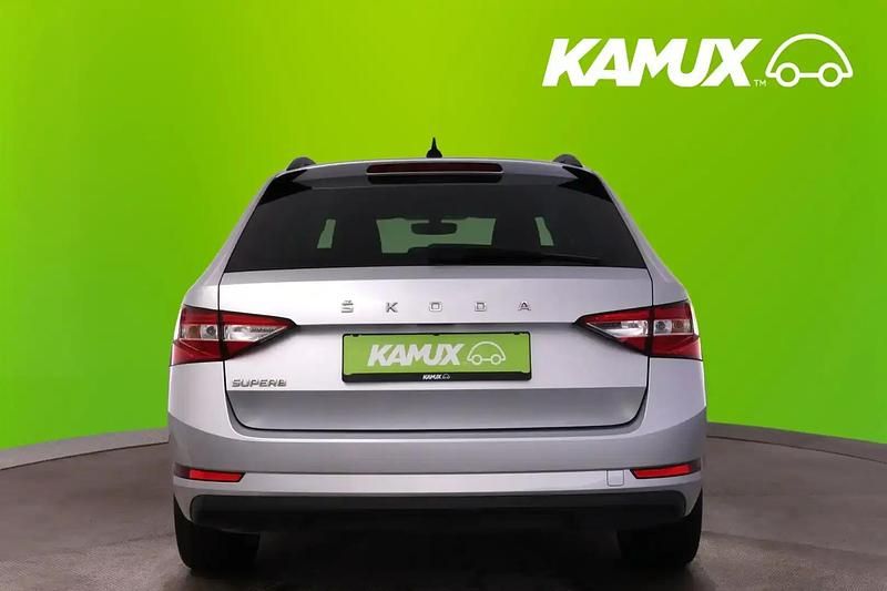 Gebraucht Skoda Superb 200 PS (147 kW) 2021 Silber / grau Kombi