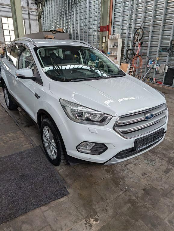 Gebraucht Ford Kuga Titanium 175 PS (128 kW) 2019 Weiß SUV