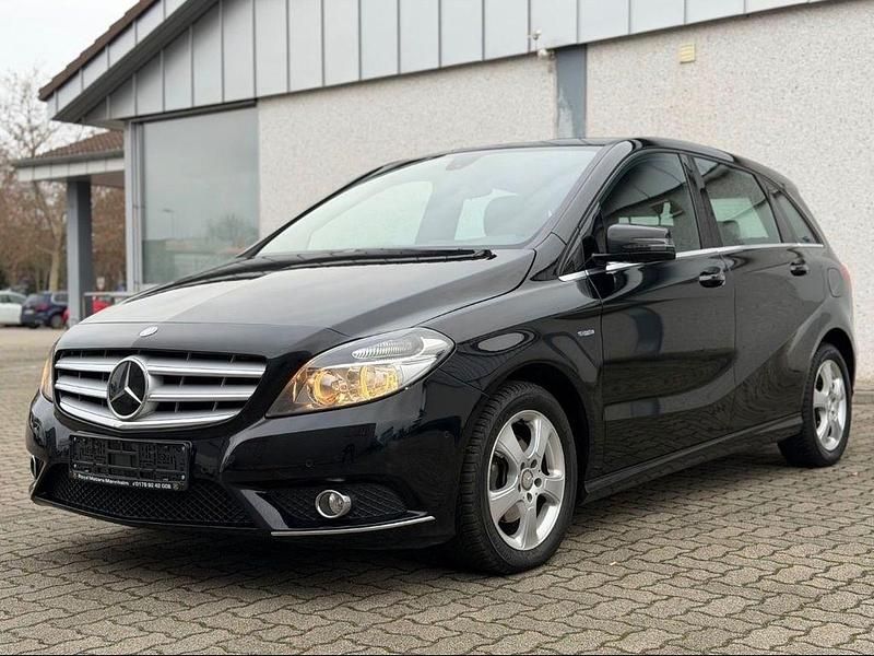 Gebraucht Mercedes B180 122 PS (89 kW) 2012 Schwarz Van / Kleinbus