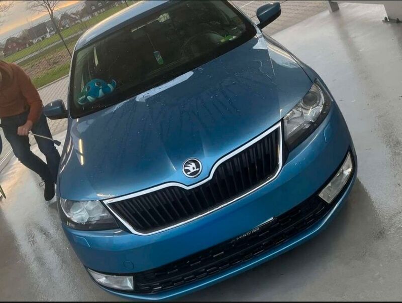 Blau Gebraucht 2016 Skoda Rapid Limousine | 4.900 € (Fairer Preis) - Bild 1/4