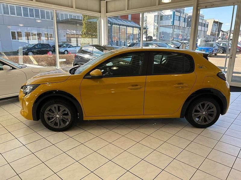 Gebraucht Peugeot e-208 Active 100 kW (136 PS) 2021 Faro gelb Kleinwagen