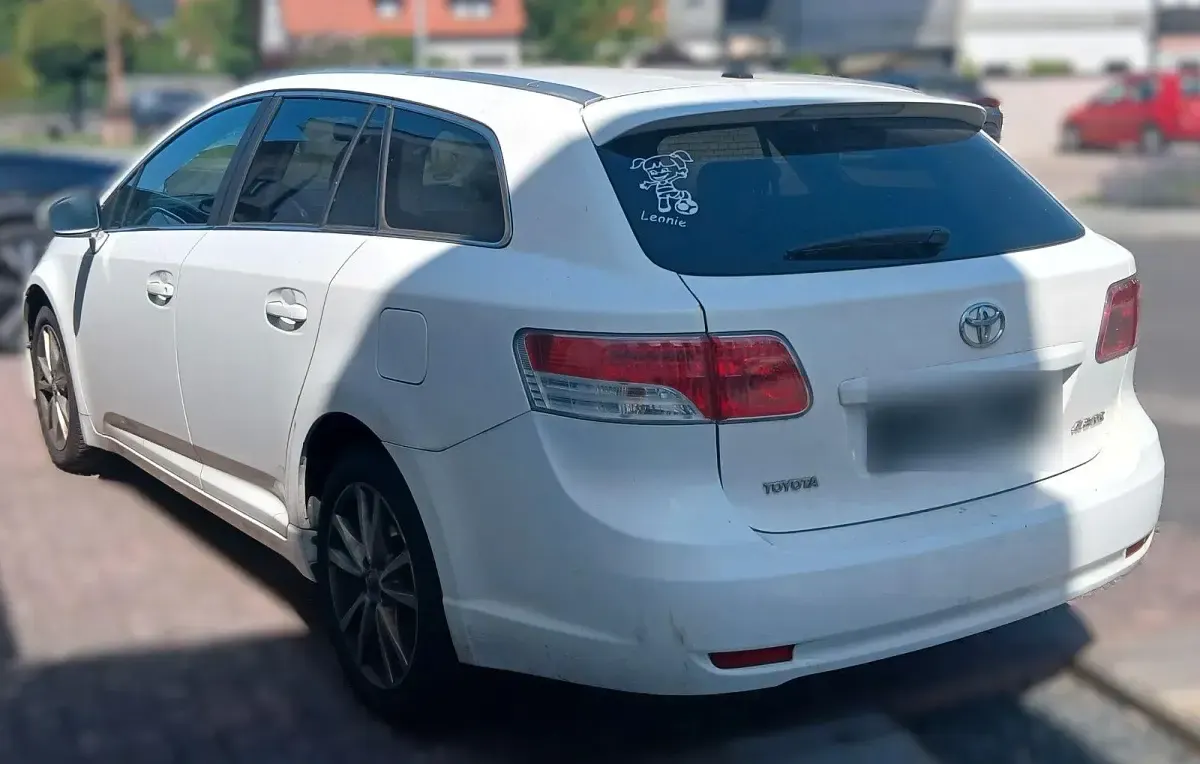 Gebraucht Toyota Avensis Edition 150 PS (110 kW) 2011 Weiß Kombi