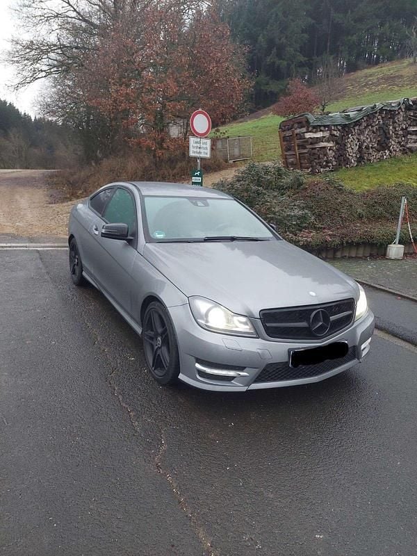 Grau Gebraucht 2011 Mercedes C350 Coupé | 19.000 € (Teuer) - Bild 1/4