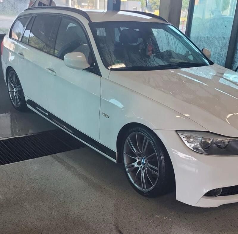Weiß Gebraucht 2011 BMW 318 M Sport Kombi | 2.500 € (Superpreis) - Bild 1/4