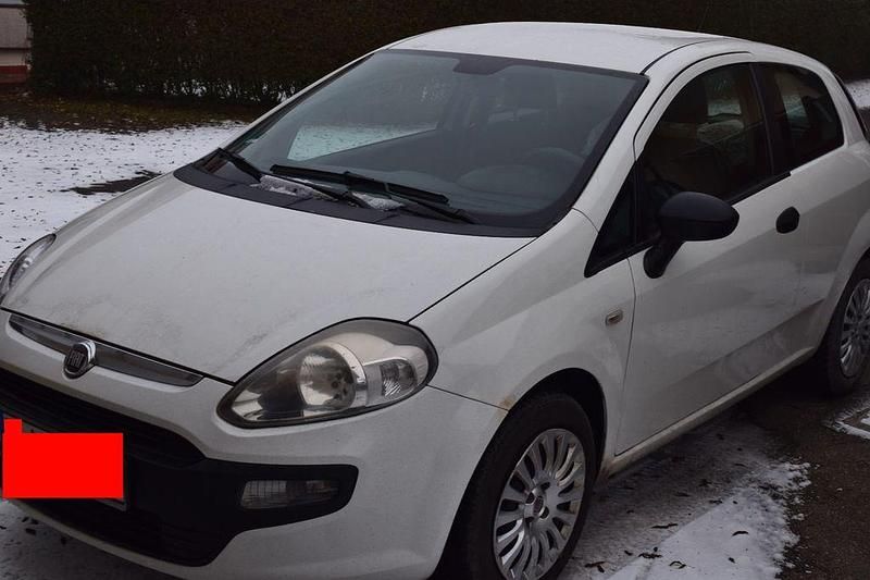 Weiß Gebraucht 2011 Fiat Punto Evo Kleinwagen | 1.990 € (Fairer Preis) - Bild 1/4