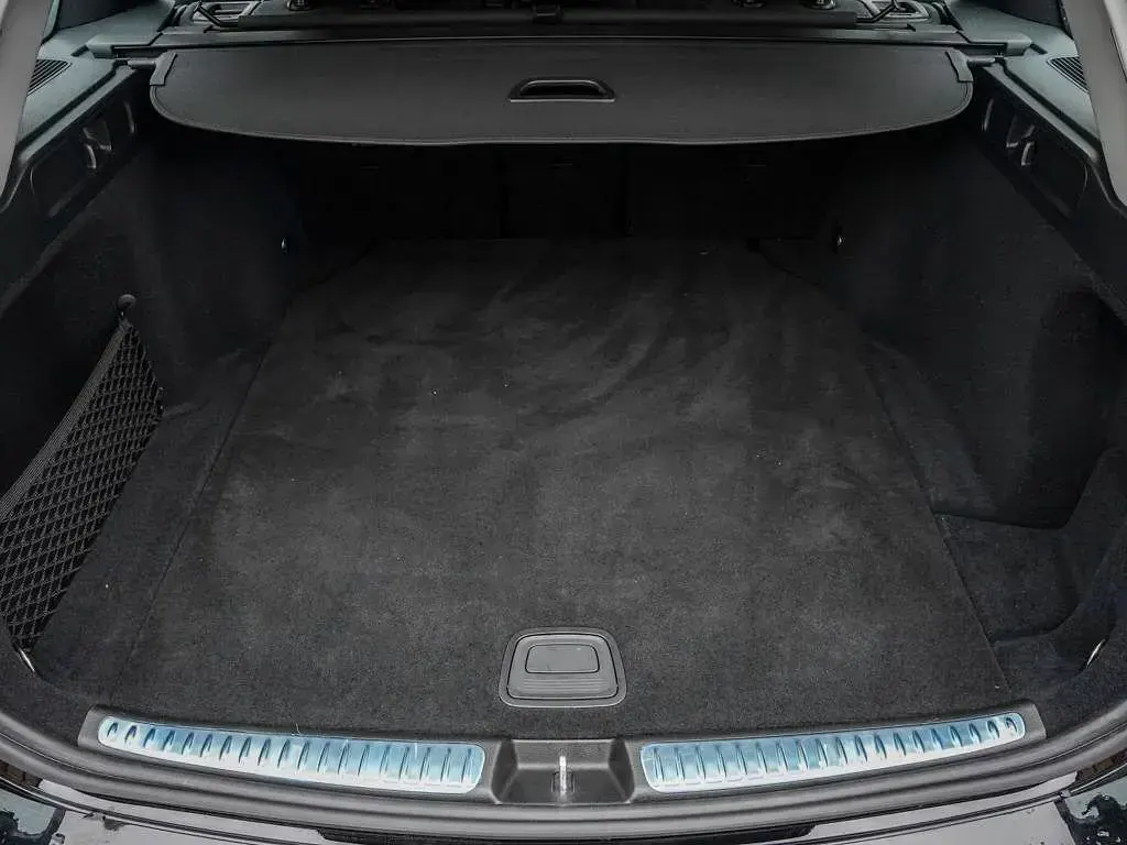 Gebraucht Mercedes C300 Avantgarde 288 PS (211 kW) 2023 Schwarz Limousine
