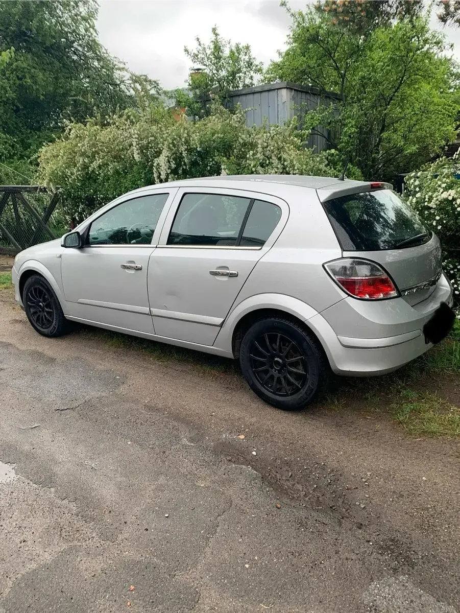 Gebraucht Opel Astra 116 PS (85 kW) 2007 Silber Limousine