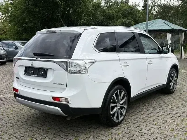 Gebraucht Mitsubishi Outlander Diamant Edition 150 PS (110 kW) 2015 Andere SUV