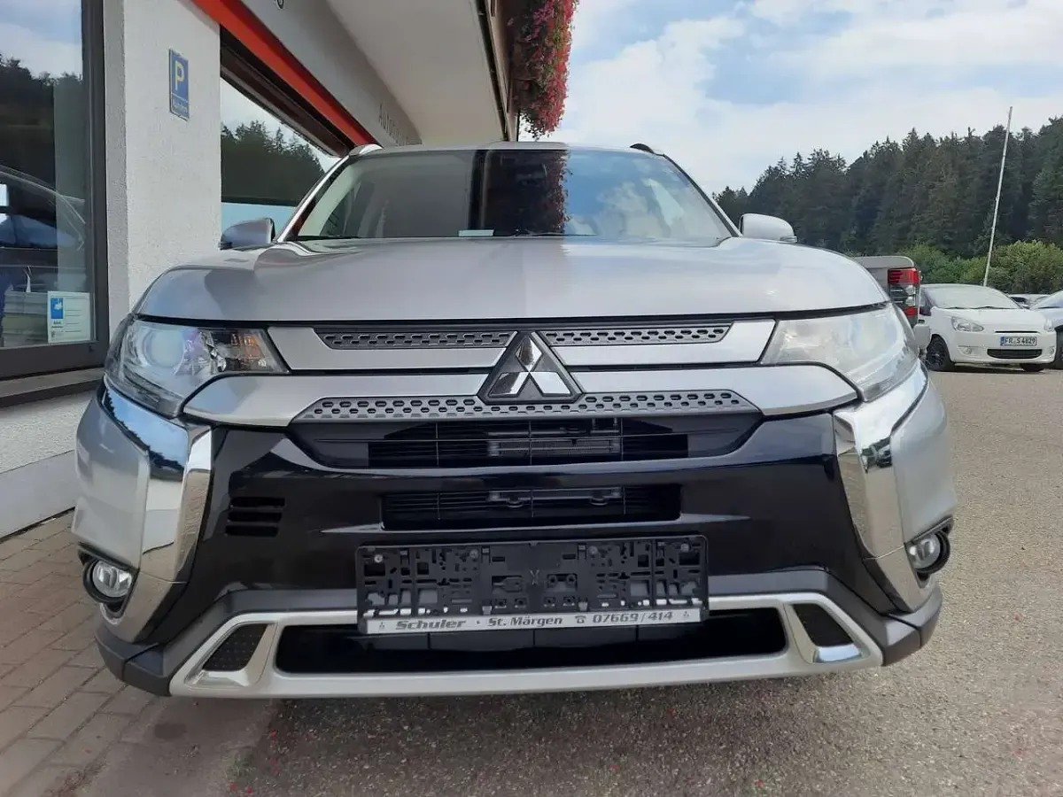 Gebraucht Mitsubishi Outlander Active 150 PS (110 kW) 2018 Silber SUV