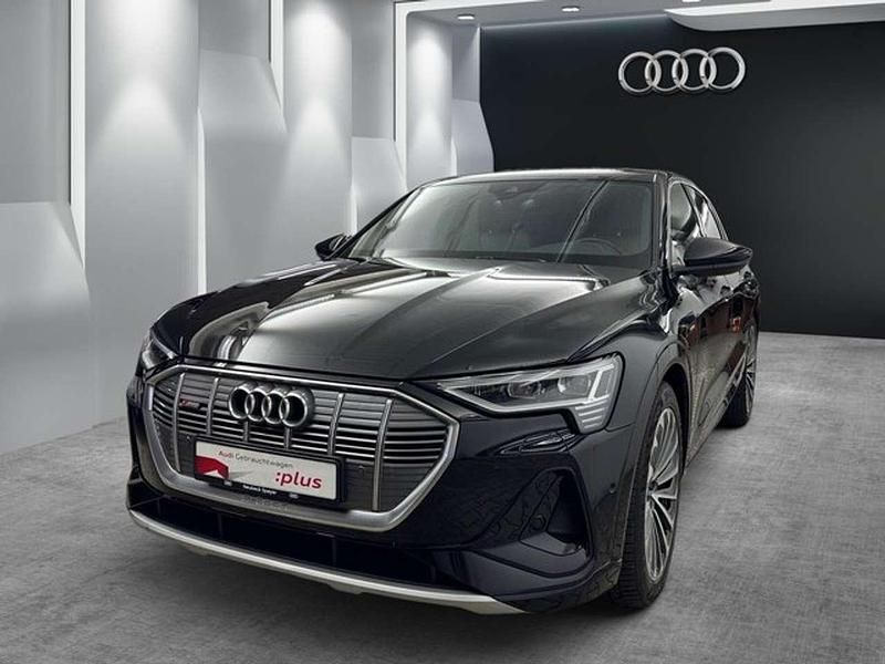 Brillantschwarz Gebraucht 2022 Audi e-tron S-Line SUV | 39.190 € (Guter Preis) - Bild 1/4
