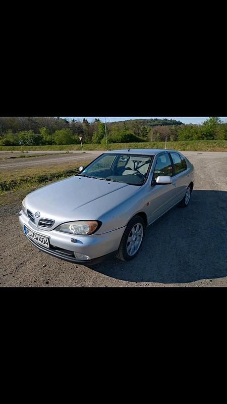 Grau Gebraucht 2002 Nissan Primera Limousine | 950 € - Bild 1/3